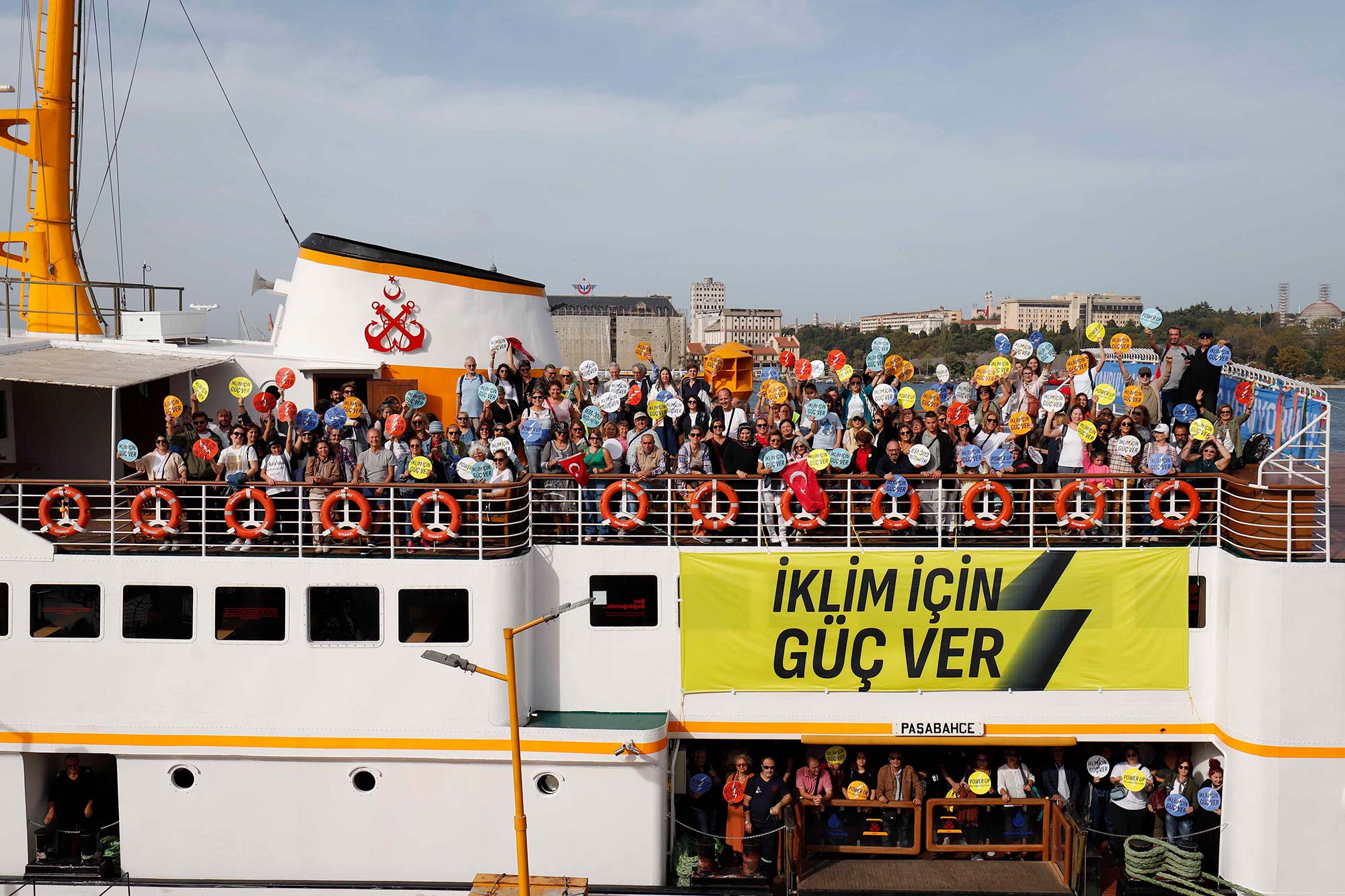 Meclis önünde adil çıkış çağrısı